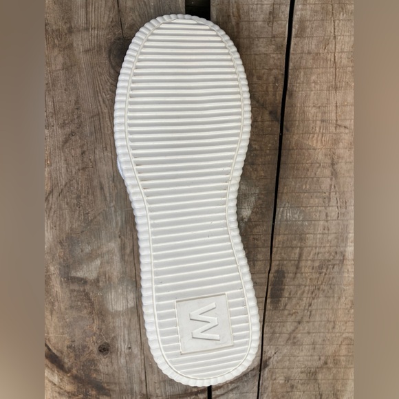 Embassy of Bricks + Logs - Lambeth Sneaker (vegan) - Picture 4 of 5